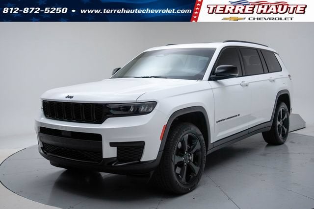 2023 Jeep Grand Cherokee L Altitude 4x4 in White — front three-quarter view