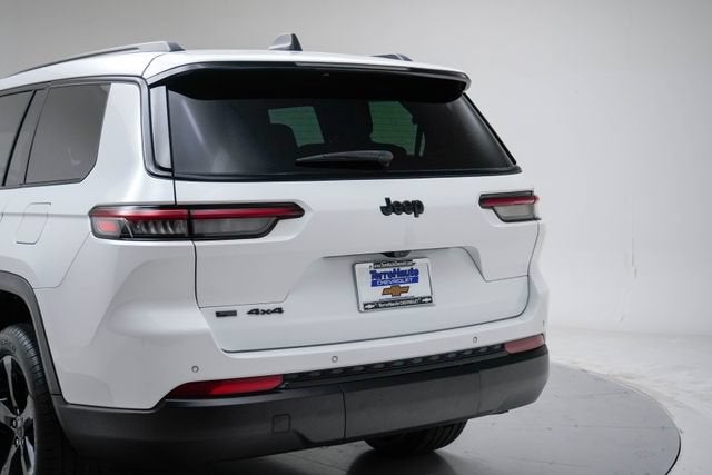 2023 Jeep Grand Cherokee L — interior view