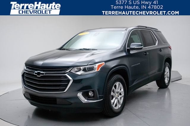 2020 Chevrolet Traverse LT Cloth in Graphite Metallic — front three-quarter view
