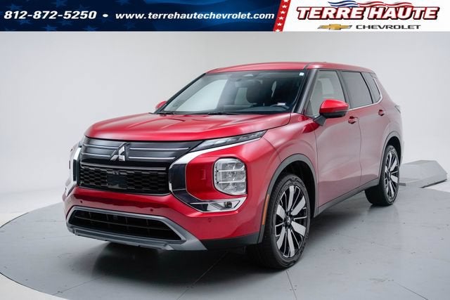 2025 Mitsubishi Outlander SE in Blue — front three-quarter view
