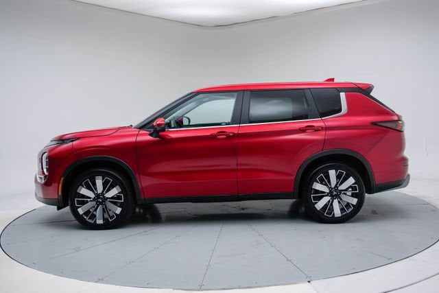 2025 Mitsubishi Outlander — rear three-quarter view