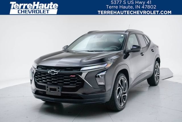 2025 Chevrolet Trax 2RS in Mosaic Black Metallic — front three-quarter view