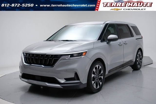 2022 Kia Carnival MPV EX in Silver — front three-quarter view