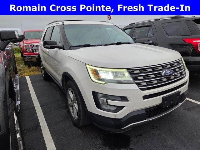 2016 Ford Explorer XLT in White Platinum Clearcoat Metallic — front three-quarter view