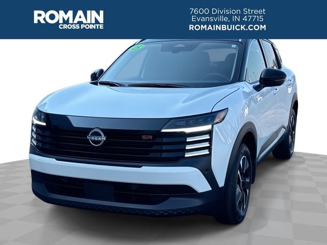 2025 Nissan Kicks SR in Aspen White Tricoat/Super Black — front three-quarter view