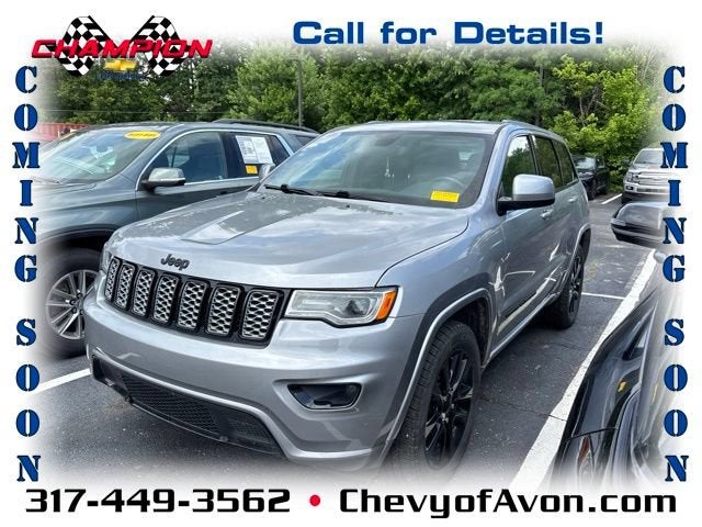 2020 Jeep Grand Cherokee Altitude in Gray — front three-quarter view
